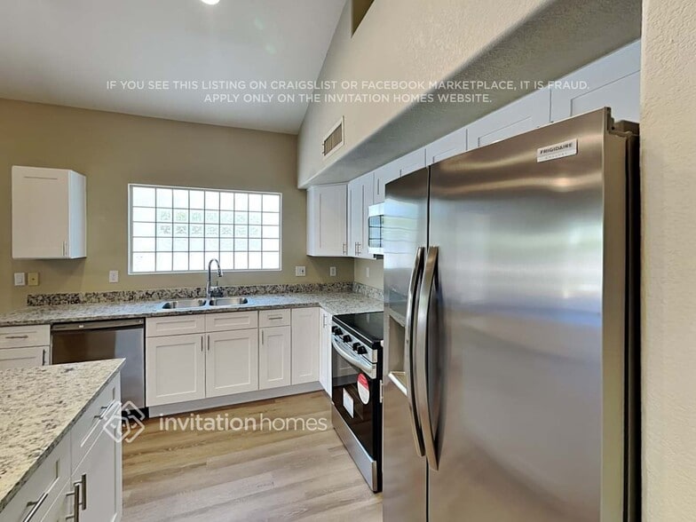 Building Photo - 710 S Catalina St