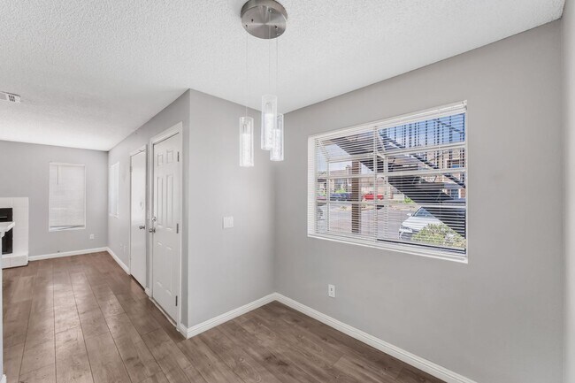 Building Photo - 2722 Alicialynn Way
