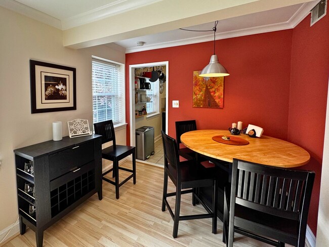 Building Photo - 2107 N Scott St