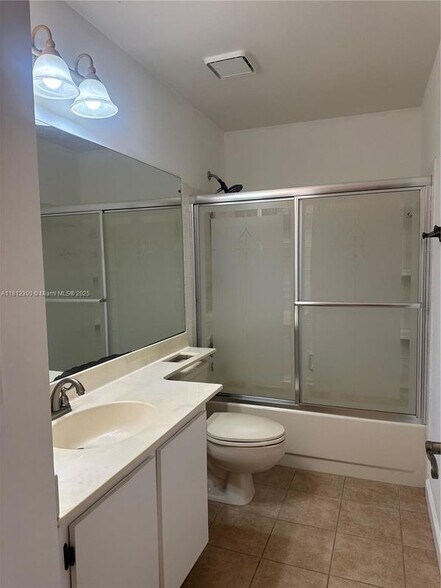 Building Photo - 928 SW 149th Terrace