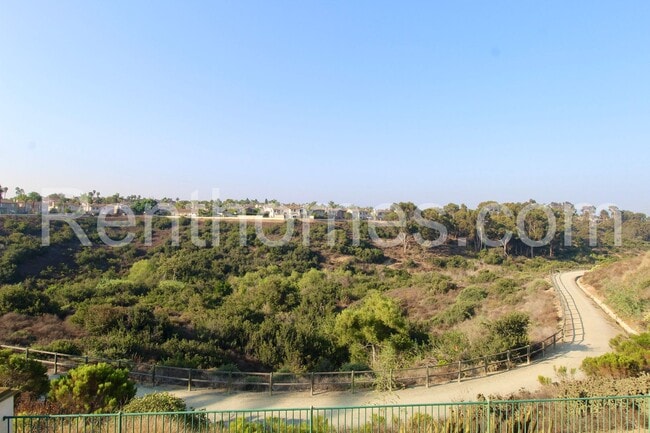 Building Photo - 1120 Camino Del Rey