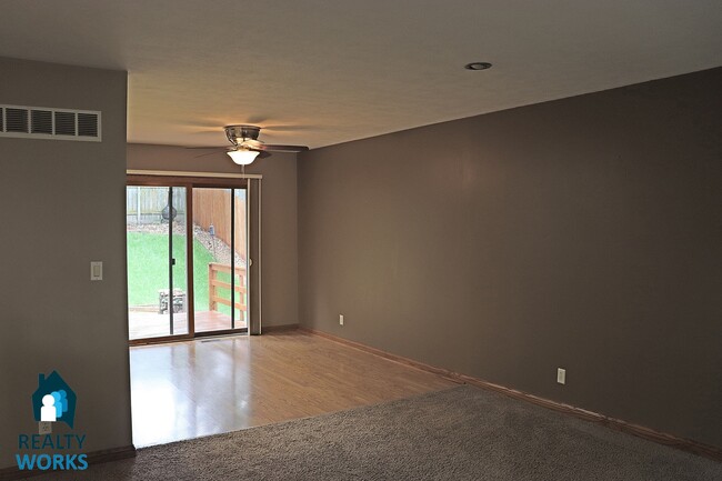 Building Photo - Wonderful 3 bedroom, 2 bath in South Lincoln