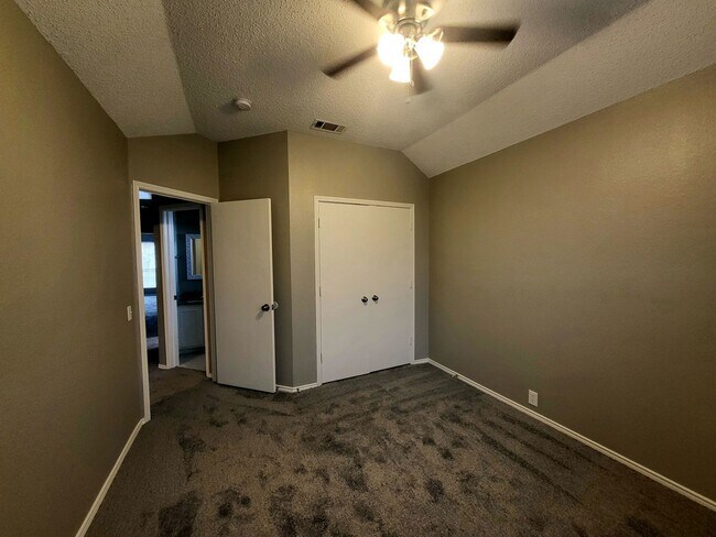 Building Photo - 3606 Creekstone Ct