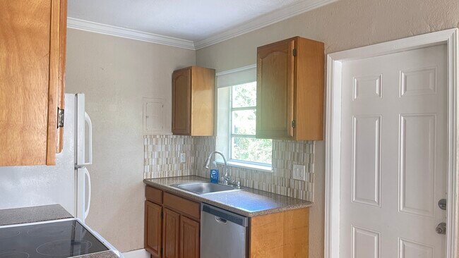 Building Photo - 46 NE 171 St