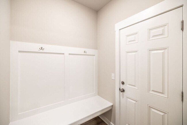 Building Photo - AVAILABLE NOW in Foxland Crossing