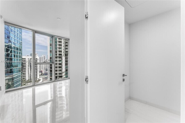 Building Photo - 300 Biscayne Blvd Way