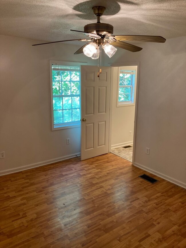 Building Photo - 224 Couper St NE