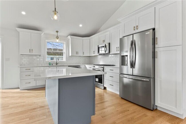 Building Photo - 95 Honeysuckle Rd