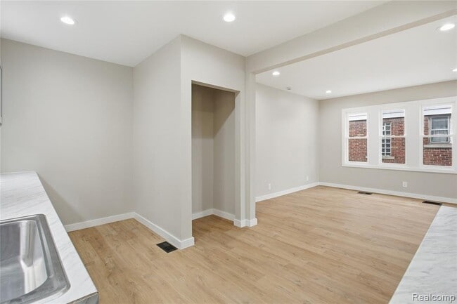 Building Photo - 14615 Winthrop St