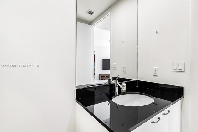 Building Photo - 16001 Collins Ave