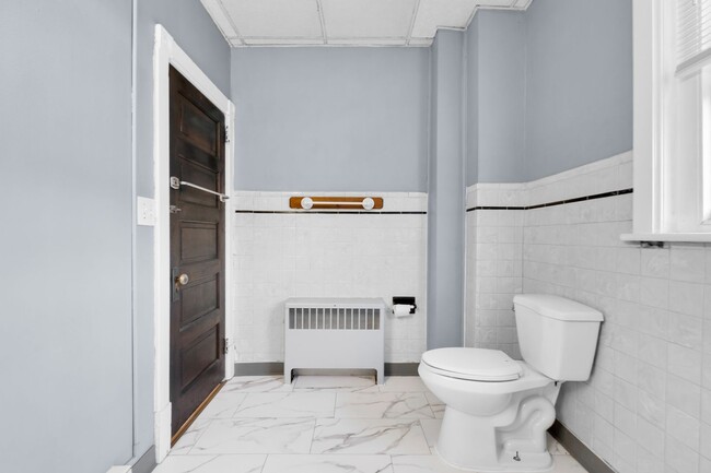 Building Photo - 540 Seneca St