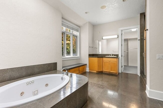 Building Photo - 16275 NE Eilers Rd