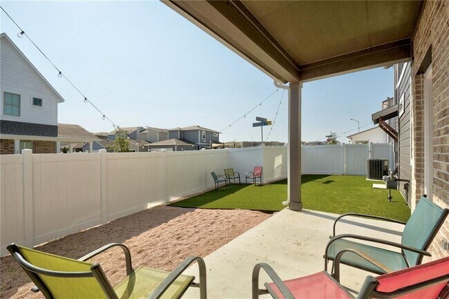 Building Photo - 7909 Mandela Bend