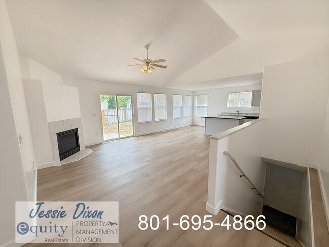 Building Photo - 108 W Oaks Dr