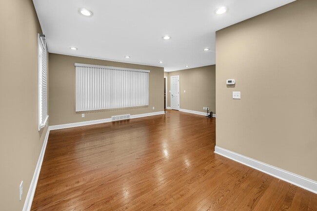 Building Photo - 303 N Harvey St