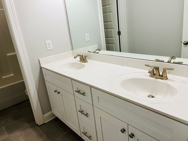 Building Photo - ***MOVE IN SPECIAL*** Wow! Perfect 4 bedro...