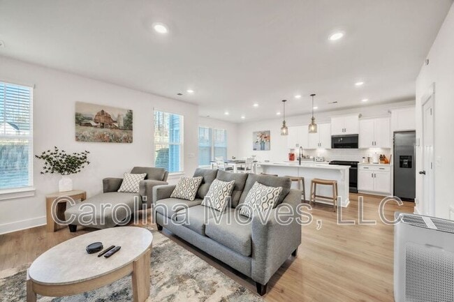 Building Photo - 860 Pleasant Fls Dr