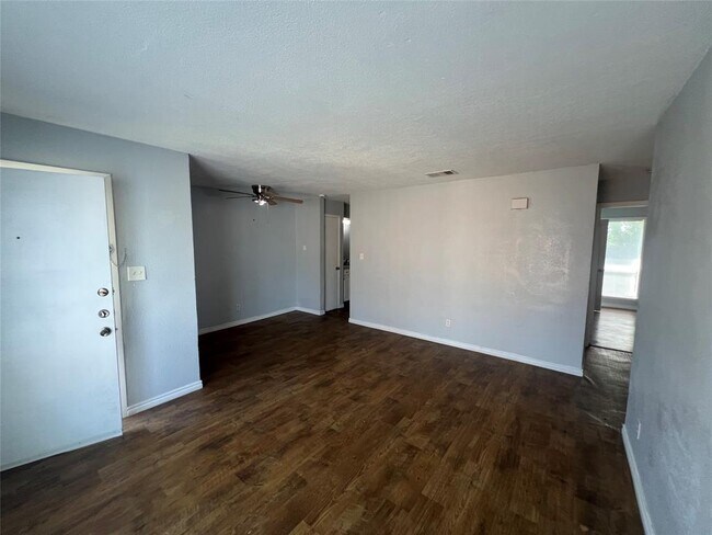 Building Photo - 100 Uhland Rd