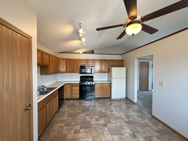 Building Photo - 4049 Sandy Ridge Dr