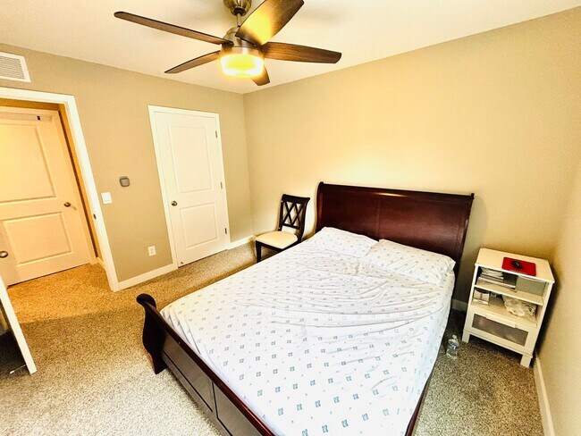 Building Photo - Amazing updated 4 bed house in Lakeville!