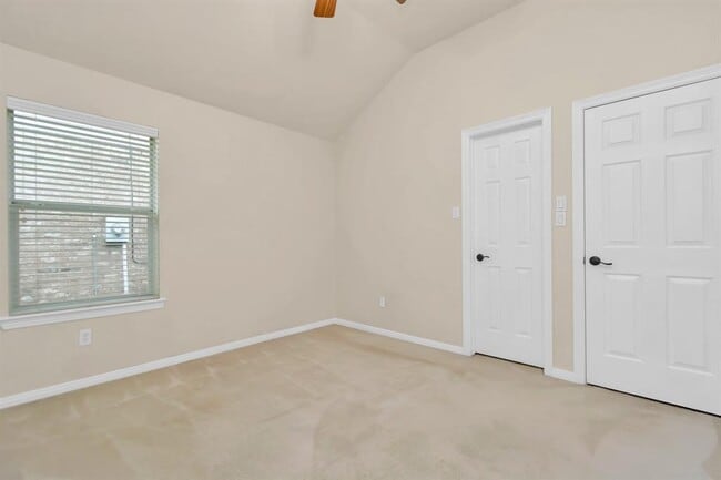 Building Photo - 16510 Bluff Springs Dr