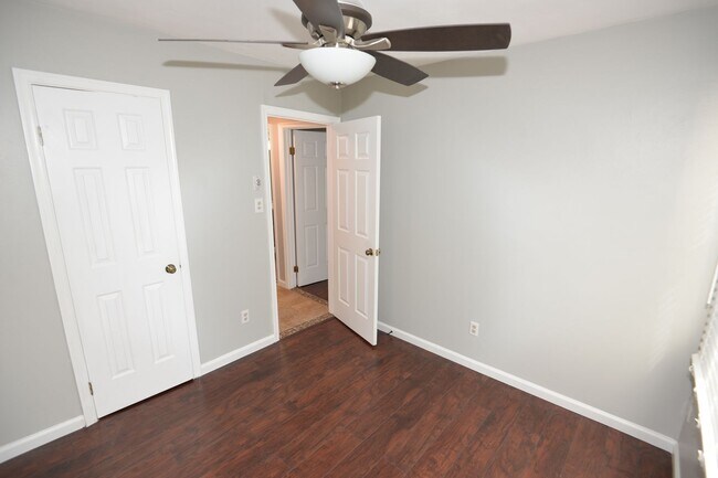 Building Photo - 3 Bedroom Townhome in Kempsville Lakes