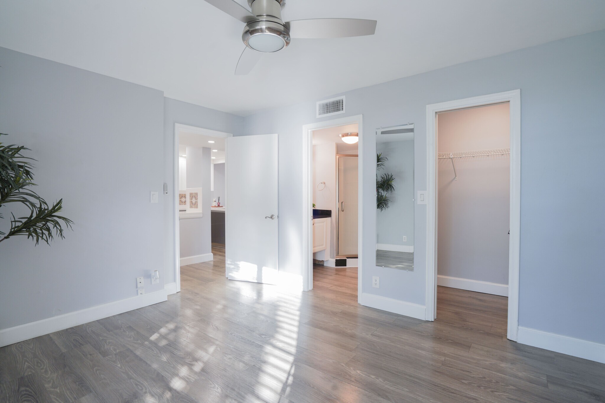 Building Photo - 7 Royal Palm Way