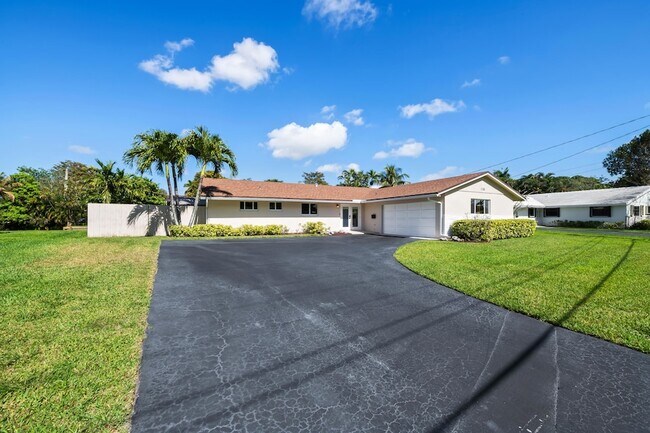 Building Photo - 1120 Renmar Dr