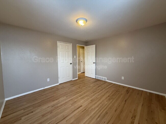 Building Photo - 3055 Carson St