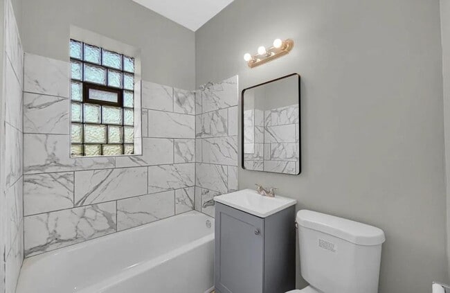 Building Photo - 1319 Marshall St