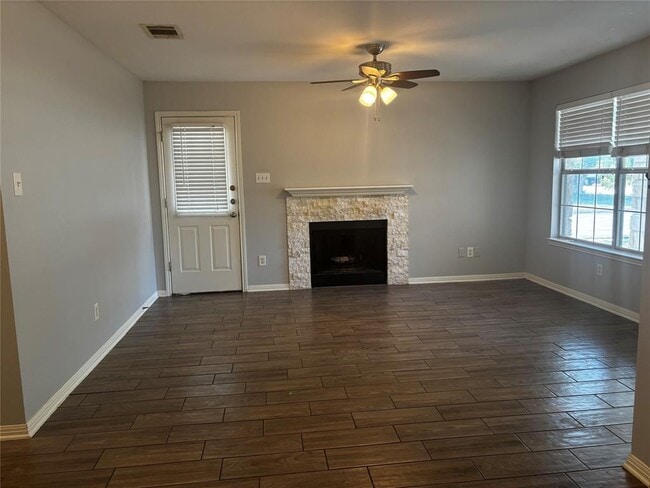 Building Photo - 501-503-503 Texas Ave