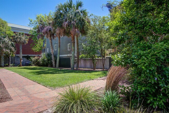 Building Photo - 21 Charlotte Street Apt #D, Charleston, SC...