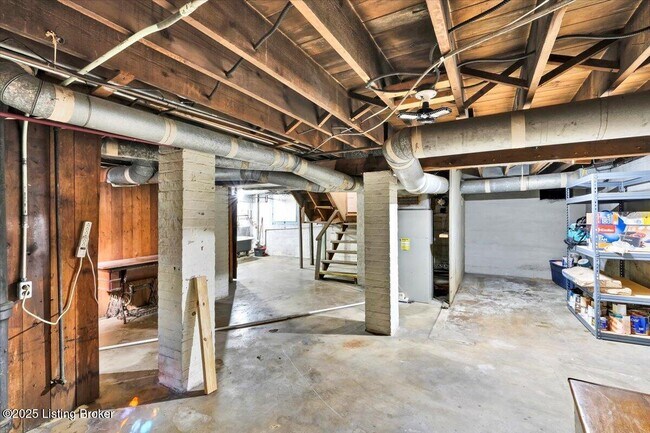 Building Photo - 2059 Alta Ave