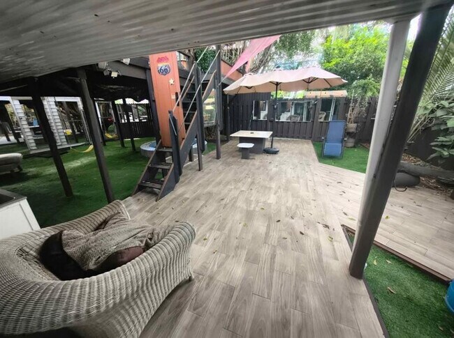 Building Photo - 2206 Coolidge St