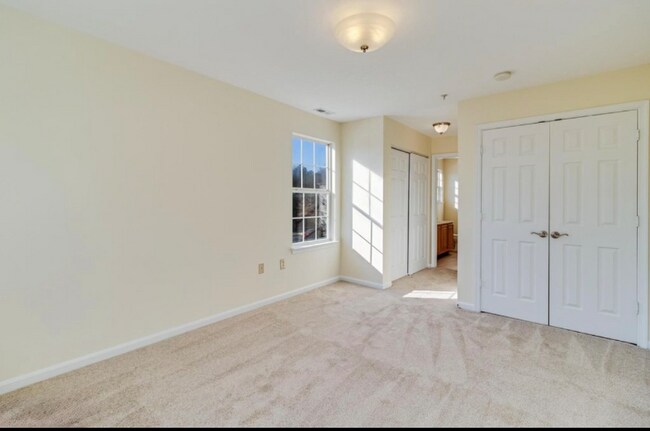 Building Photo - 45512 Westmeath Way