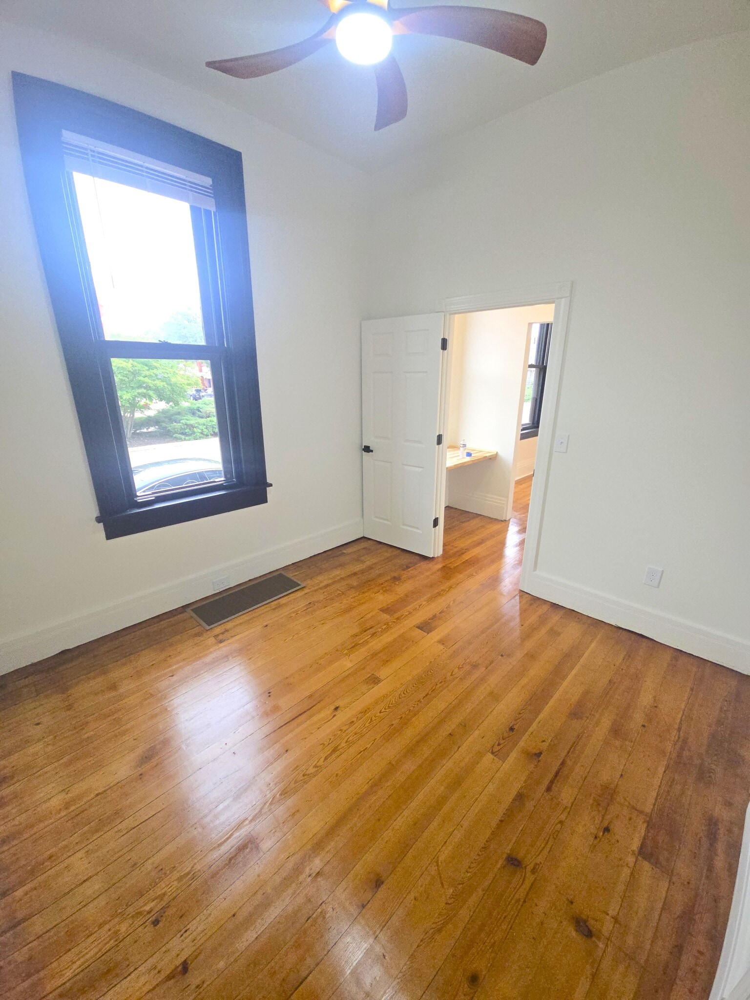 Primary Bedroom - 1205 Lee St