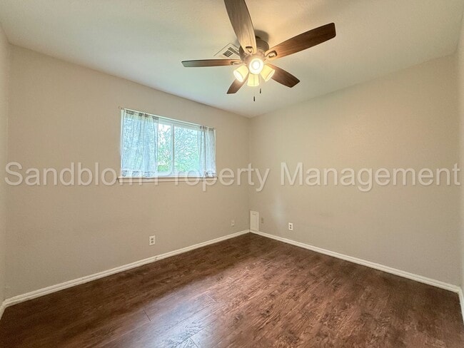 Building Photo - FOR LEASE | East Tulsa | $1,225 Rent