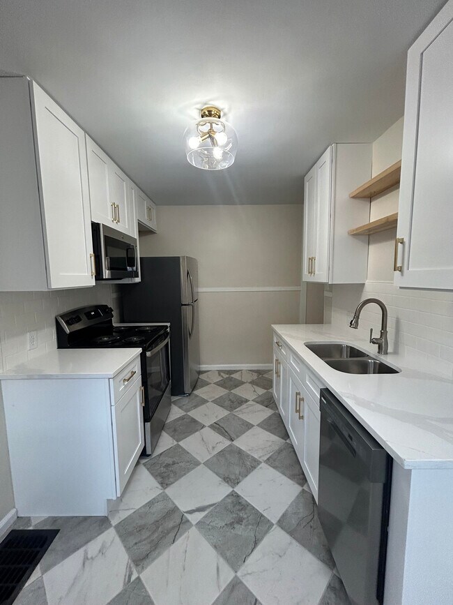 Building Photo - 4952 W 12th St