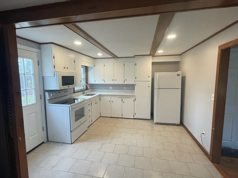 Kitchen - 405 High St