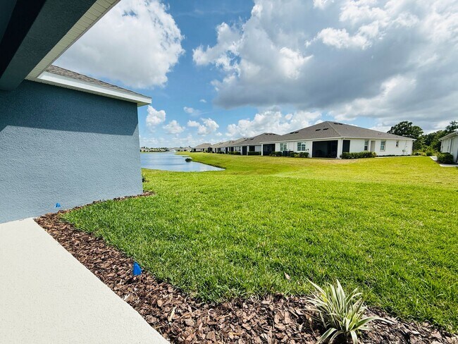 Building Photo - New built 4 bedroom 3 bath 3 car garage in Coddington Subdivision