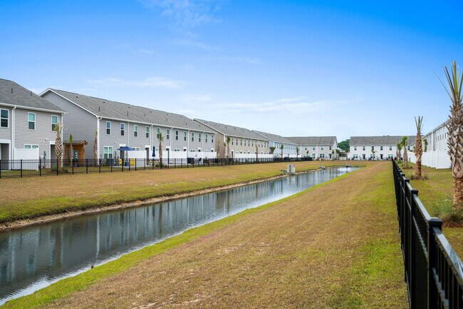 Building Photo - 332 Bayou Loop