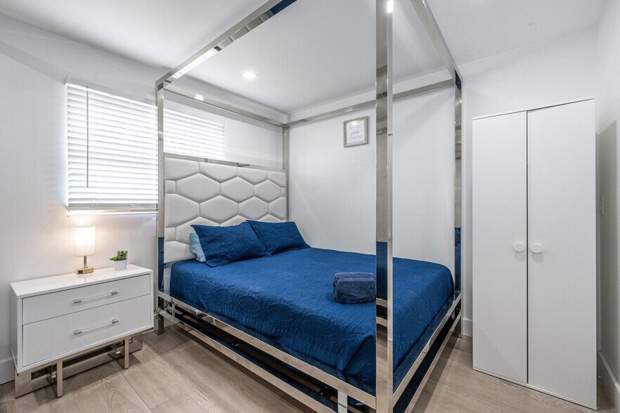 Building Photo - 825-827 Southwest 14th Street-SI FL1-ID1475658P