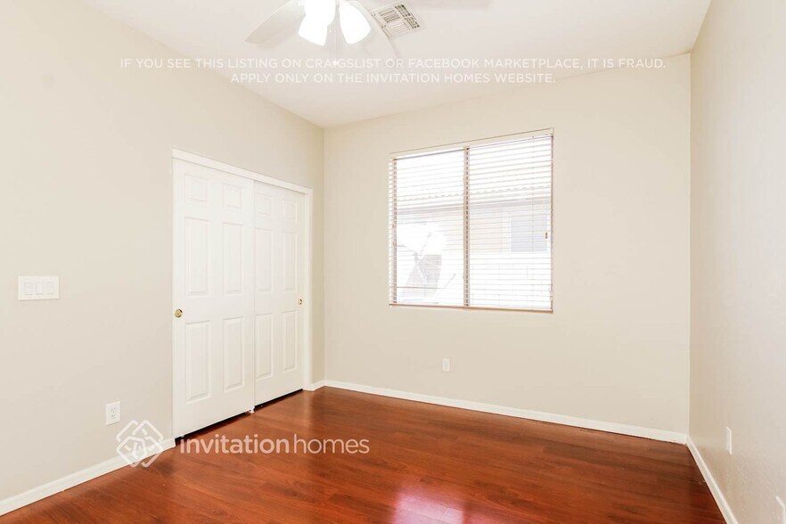 Building Photo - 3213 S 103rd Dr