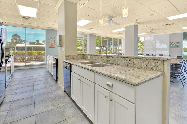 Building Photo - 2121 N Ocean Blvd