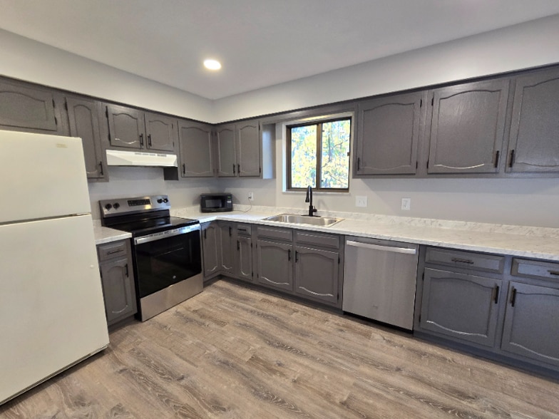 Building Photo - 3856 Magnolia Dr