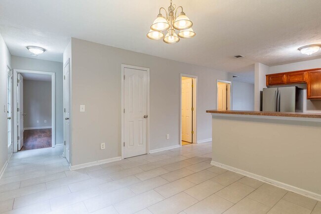 Building Photo - 752 Holland Ridge Dr