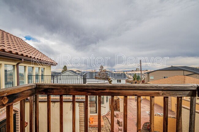 Building Photo - 990 Beech St