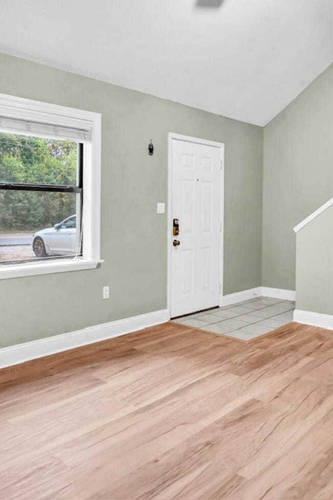 Building Photo - Cute 2 Bedroom 2 Bathroom Townhome For Rent!