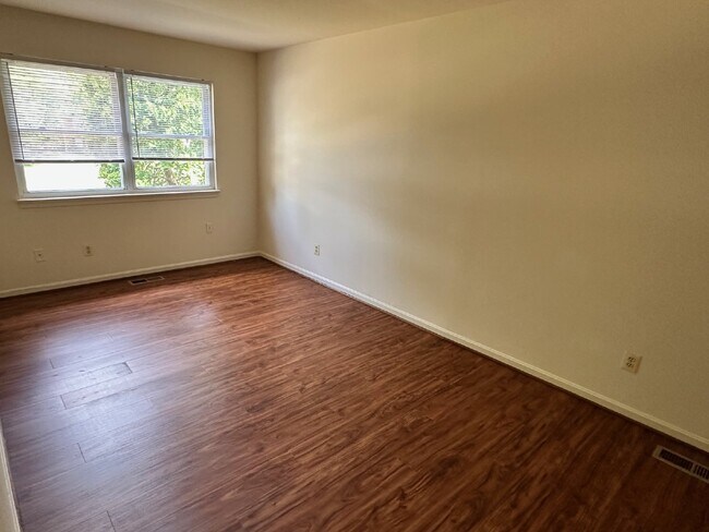 Building Photo - Cozy Townhome Living in a Convenient Lorton Location