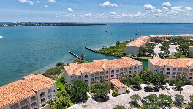 Building Photo - 3 Harbour Isle Dr E
